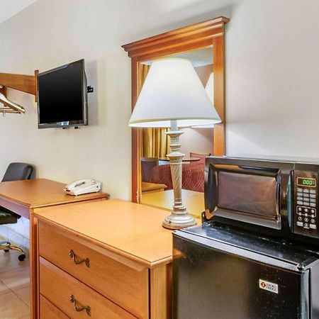Econo Lodge North North Fort Myers Bagian luar foto