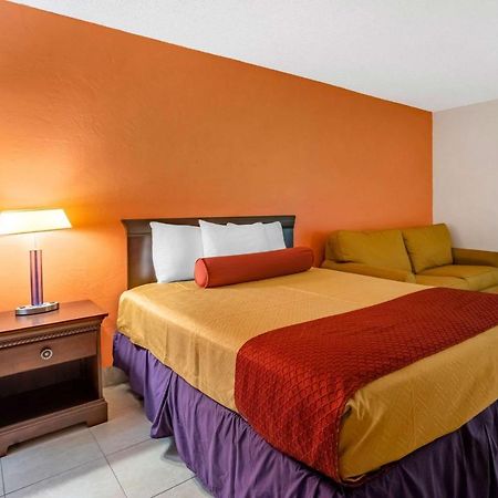 Econo Lodge North North Fort Myers Bagian luar foto
