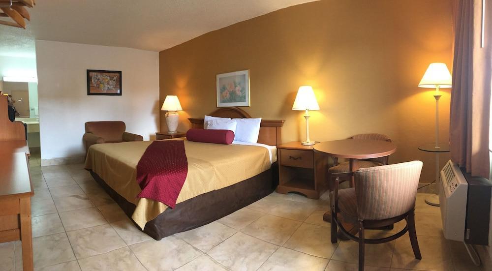 Econo Lodge North North Fort Myers Bagian luar foto