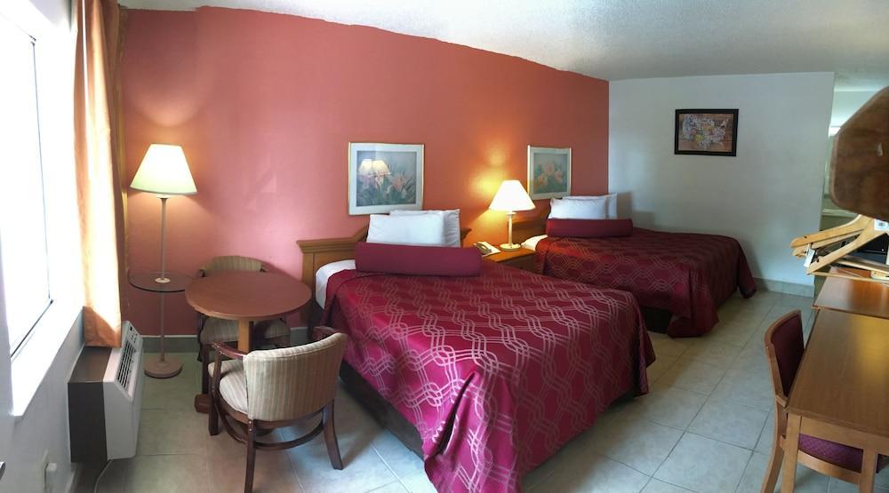 Econo Lodge North North Fort Myers Bagian luar foto