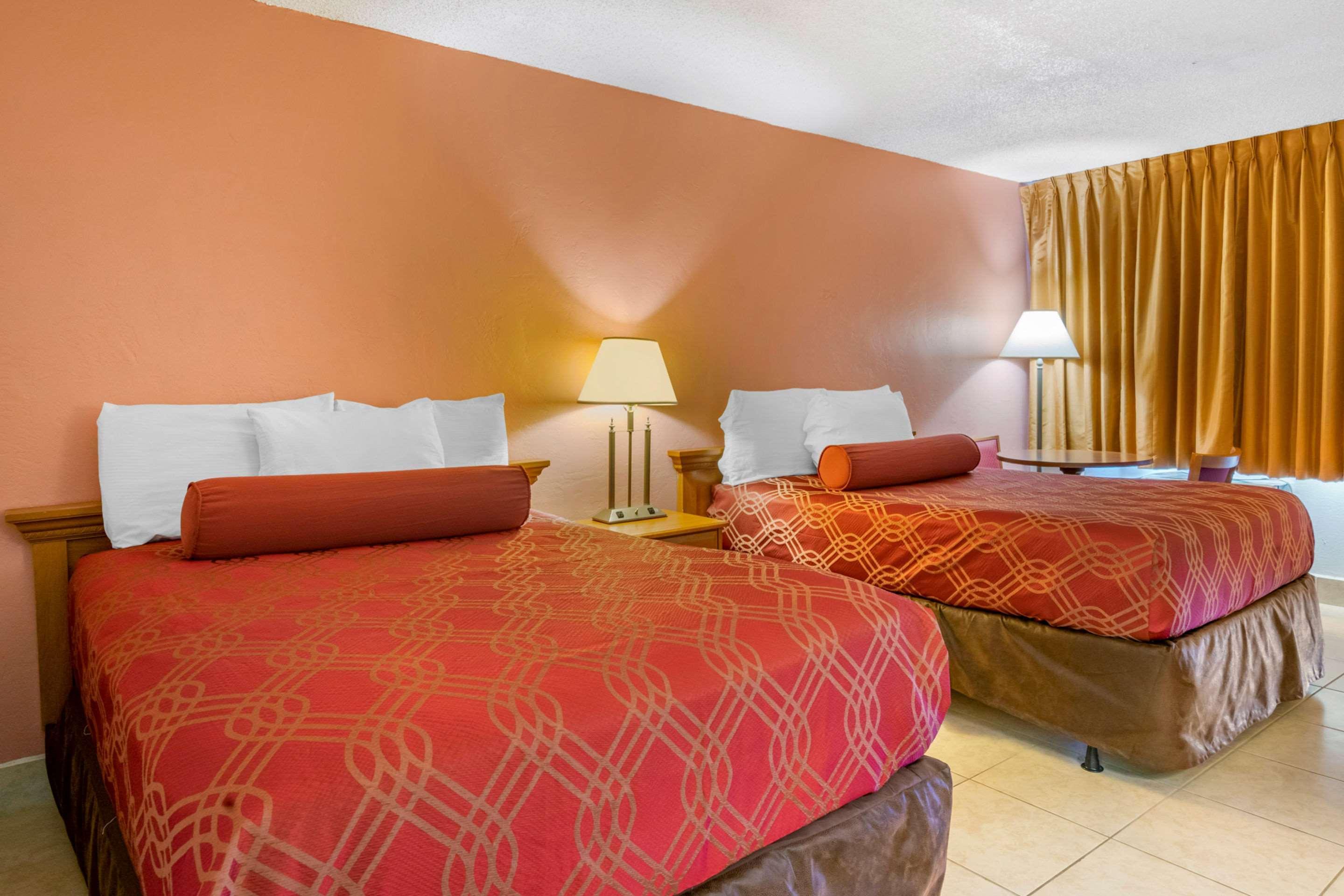 Econo Lodge North North Fort Myers Bagian luar foto