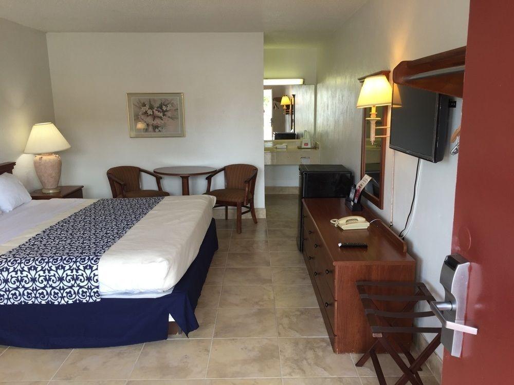 Econo Lodge North North Fort Myers Bagian luar foto
