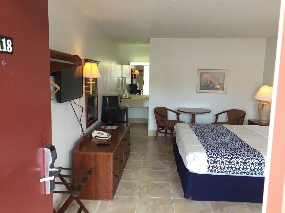 Econo Lodge North North Fort Myers Bagian luar foto