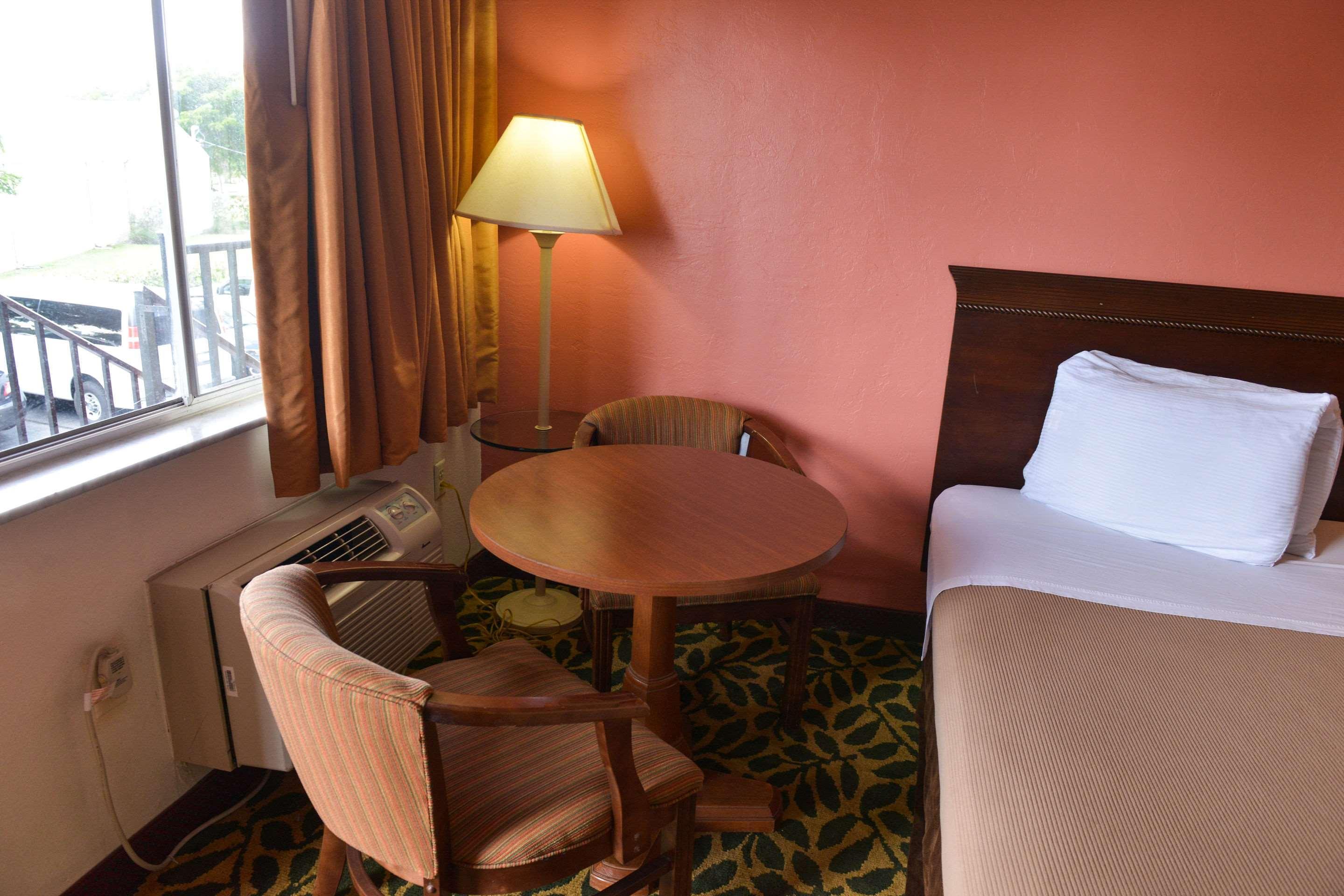 Econo Lodge North North Fort Myers Bagian luar foto