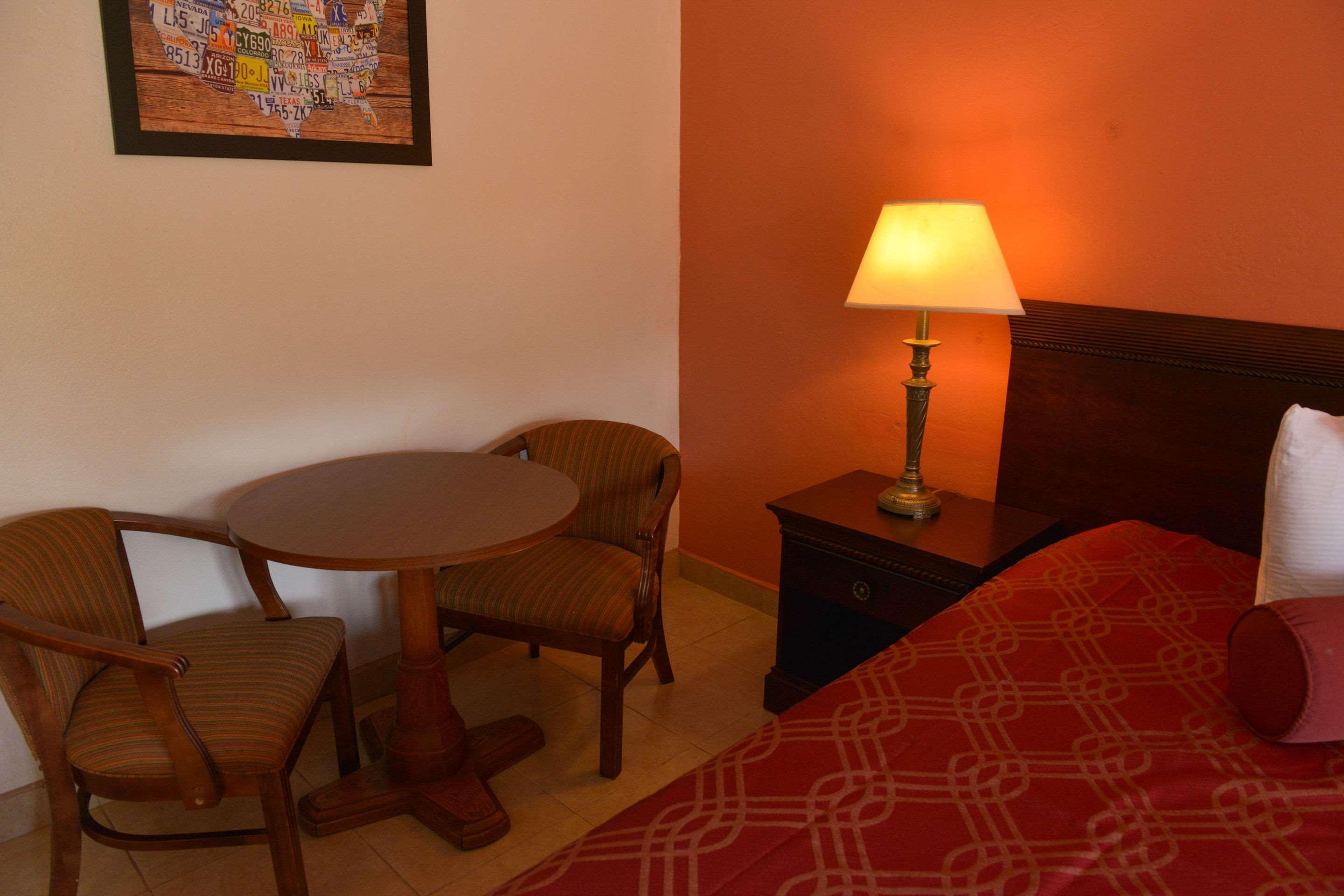 Econo Lodge North North Fort Myers Bagian luar foto