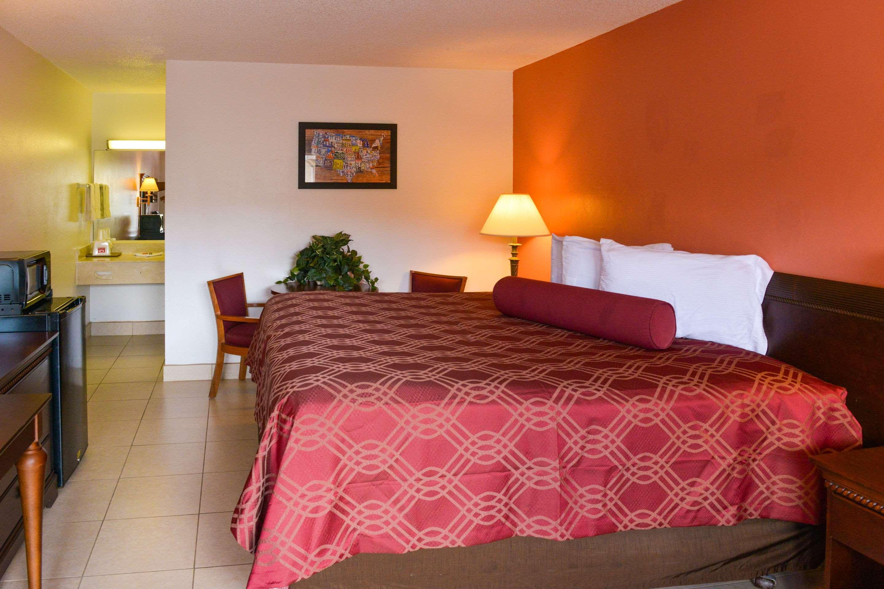 Econo Lodge North North Fort Myers Bagian luar foto