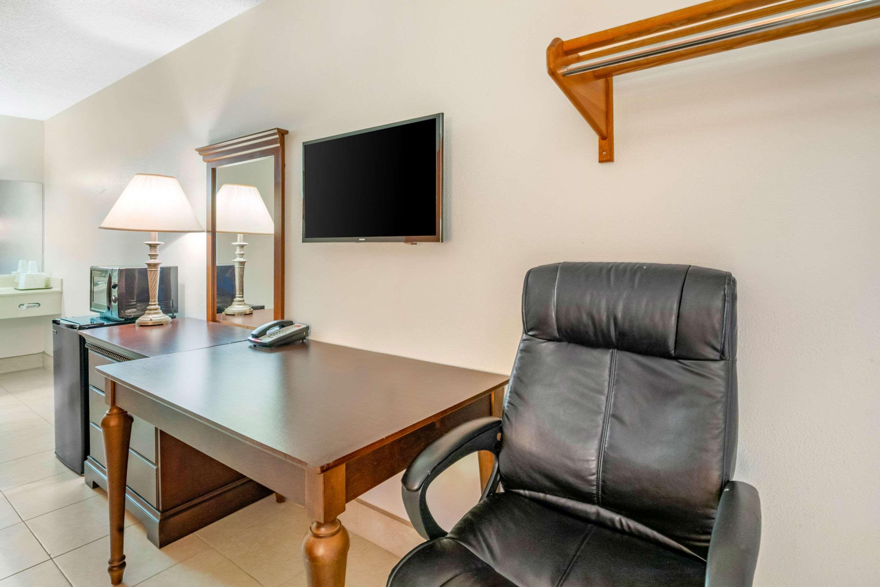 Econo Lodge North North Fort Myers Bagian luar foto