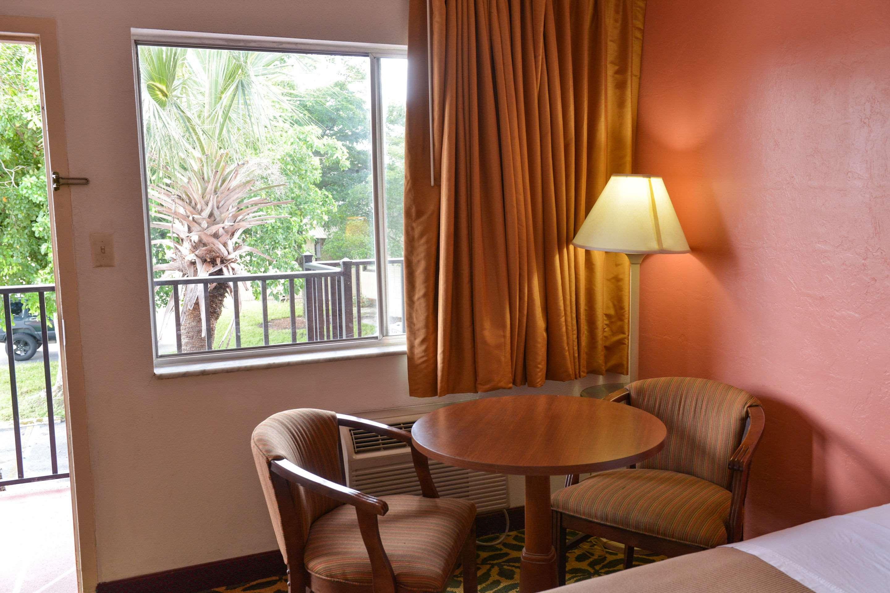 Econo Lodge North North Fort Myers Bagian luar foto