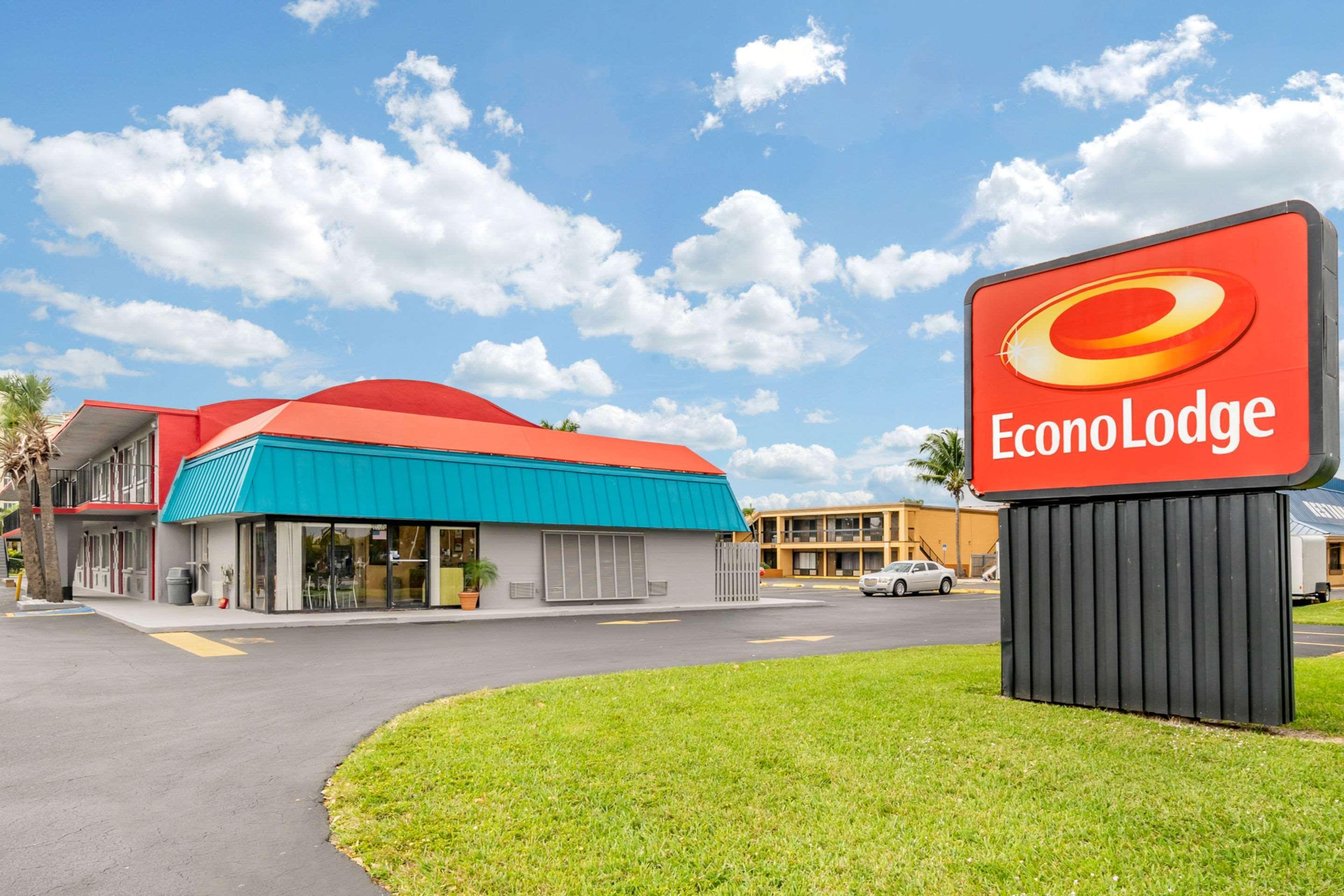 Econo Lodge North North Fort Myers Bagian luar foto