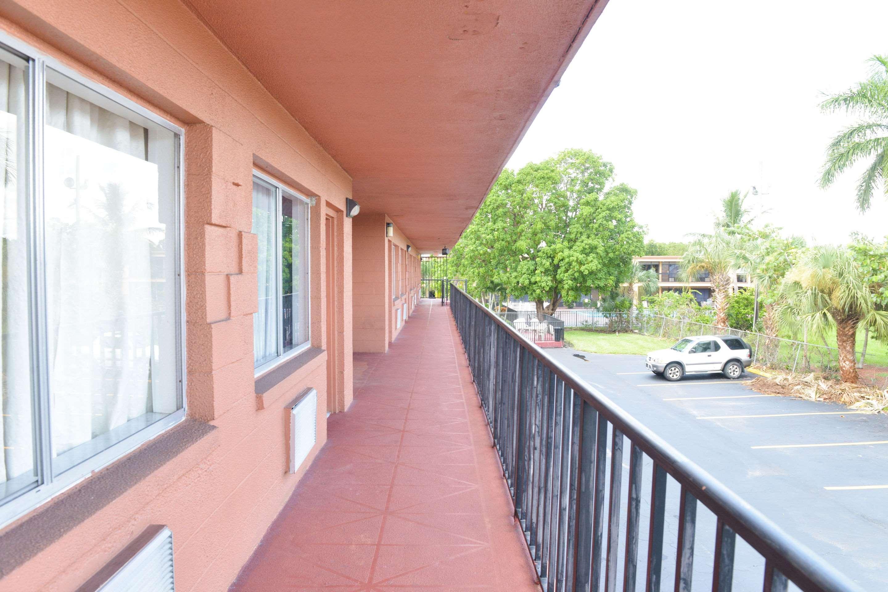 Econo Lodge North North Fort Myers Bagian luar foto