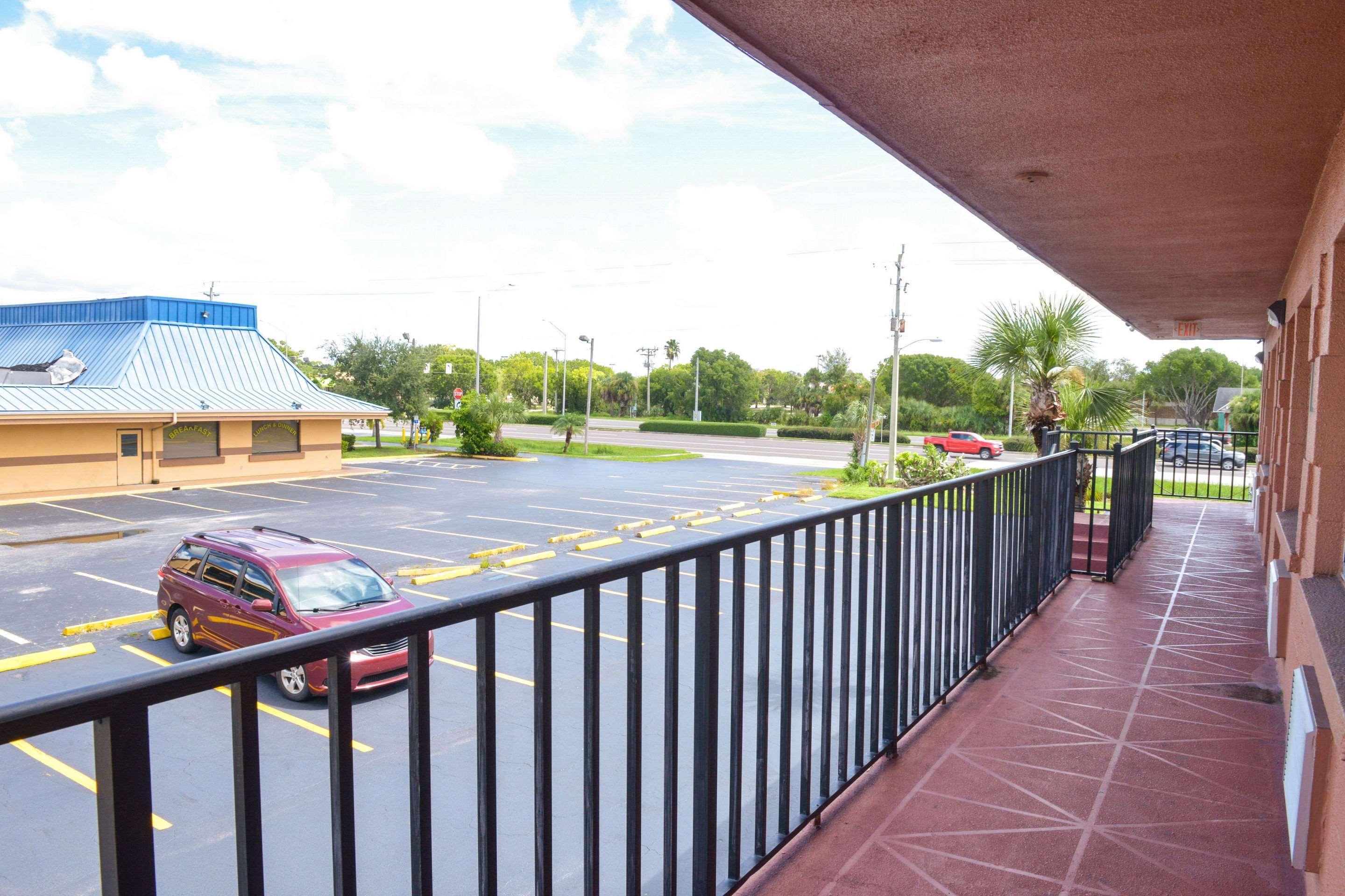 Econo Lodge North North Fort Myers Bagian luar foto
