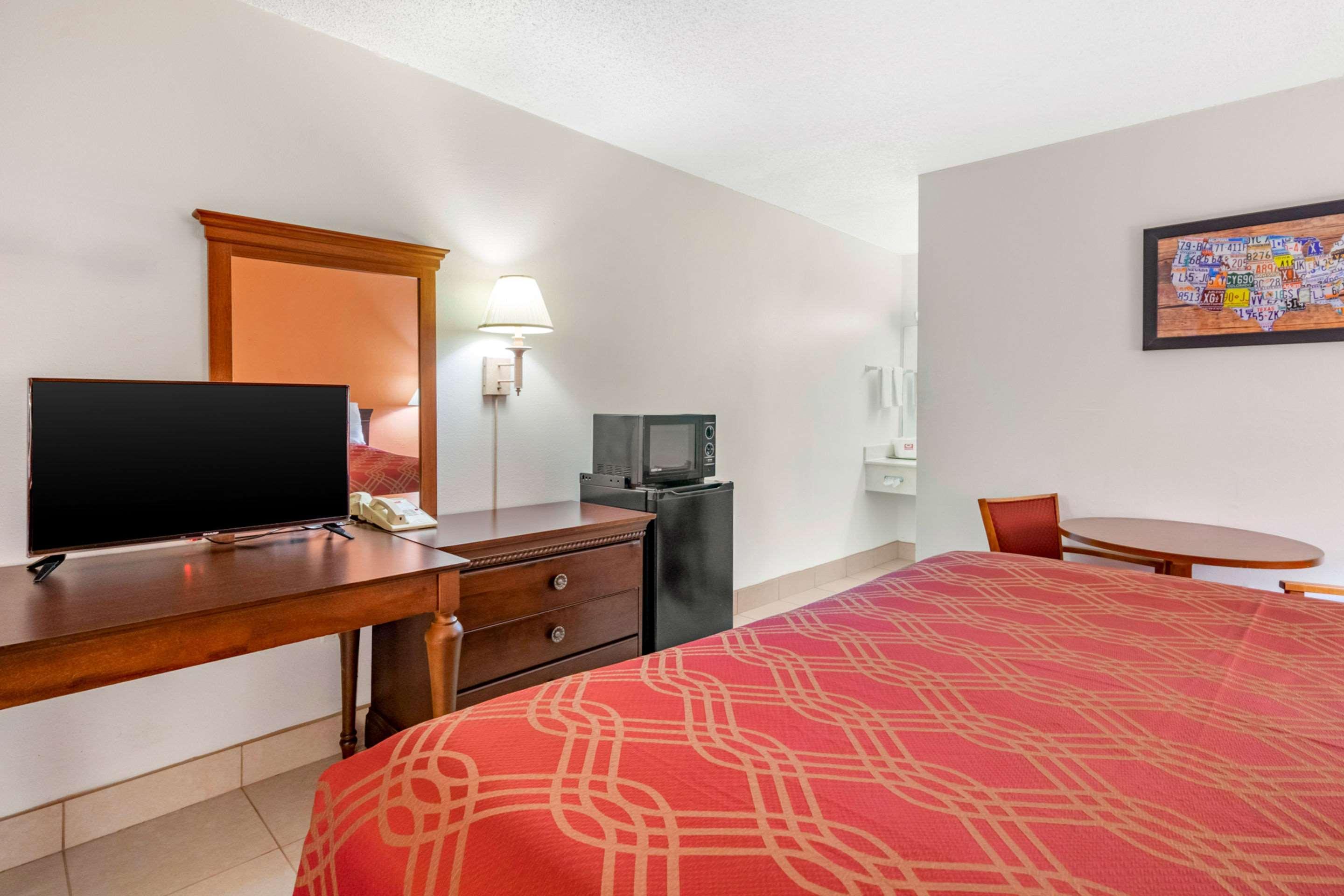 Econo Lodge North North Fort Myers Bagian luar foto