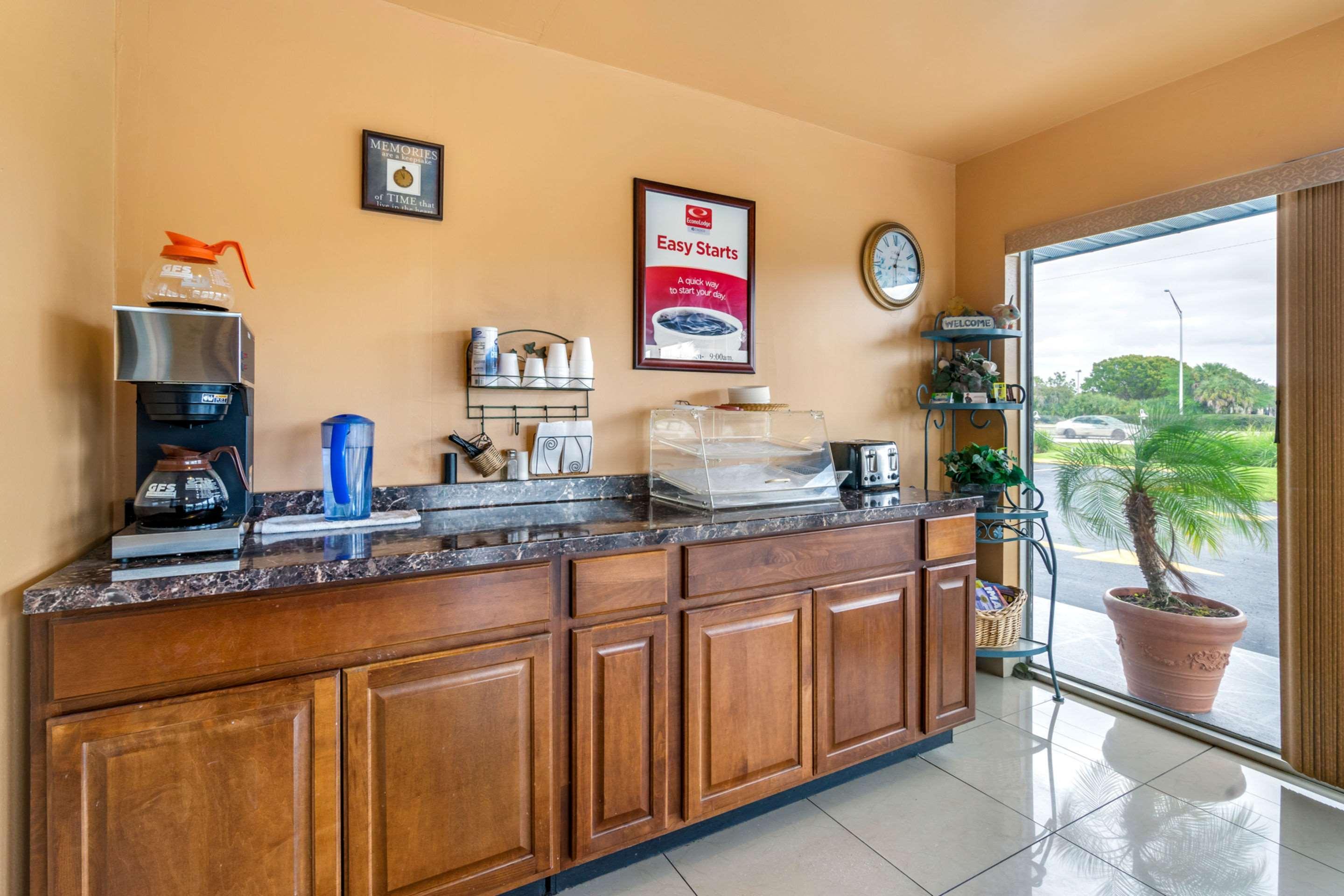 Econo Lodge North North Fort Myers Bagian luar foto