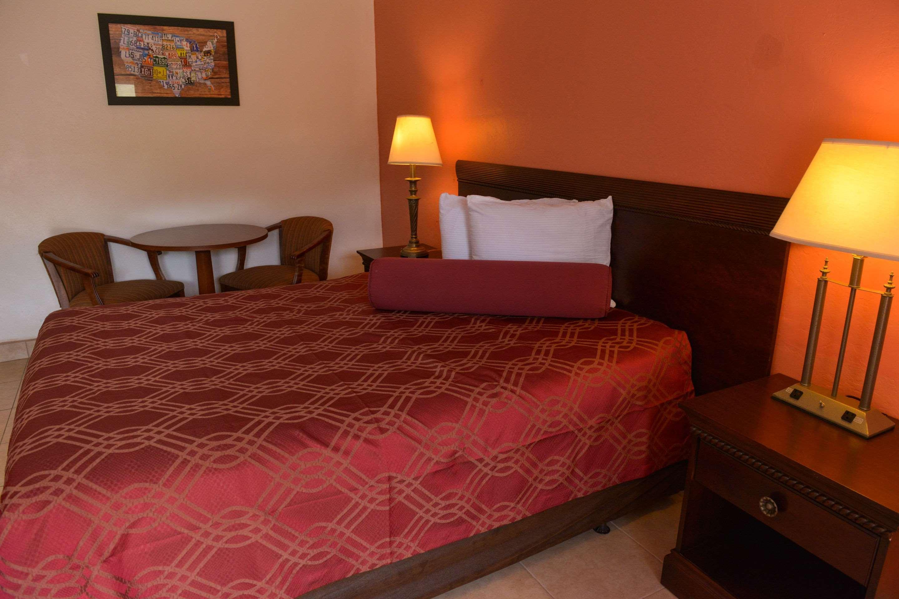Econo Lodge North North Fort Myers Bagian luar foto