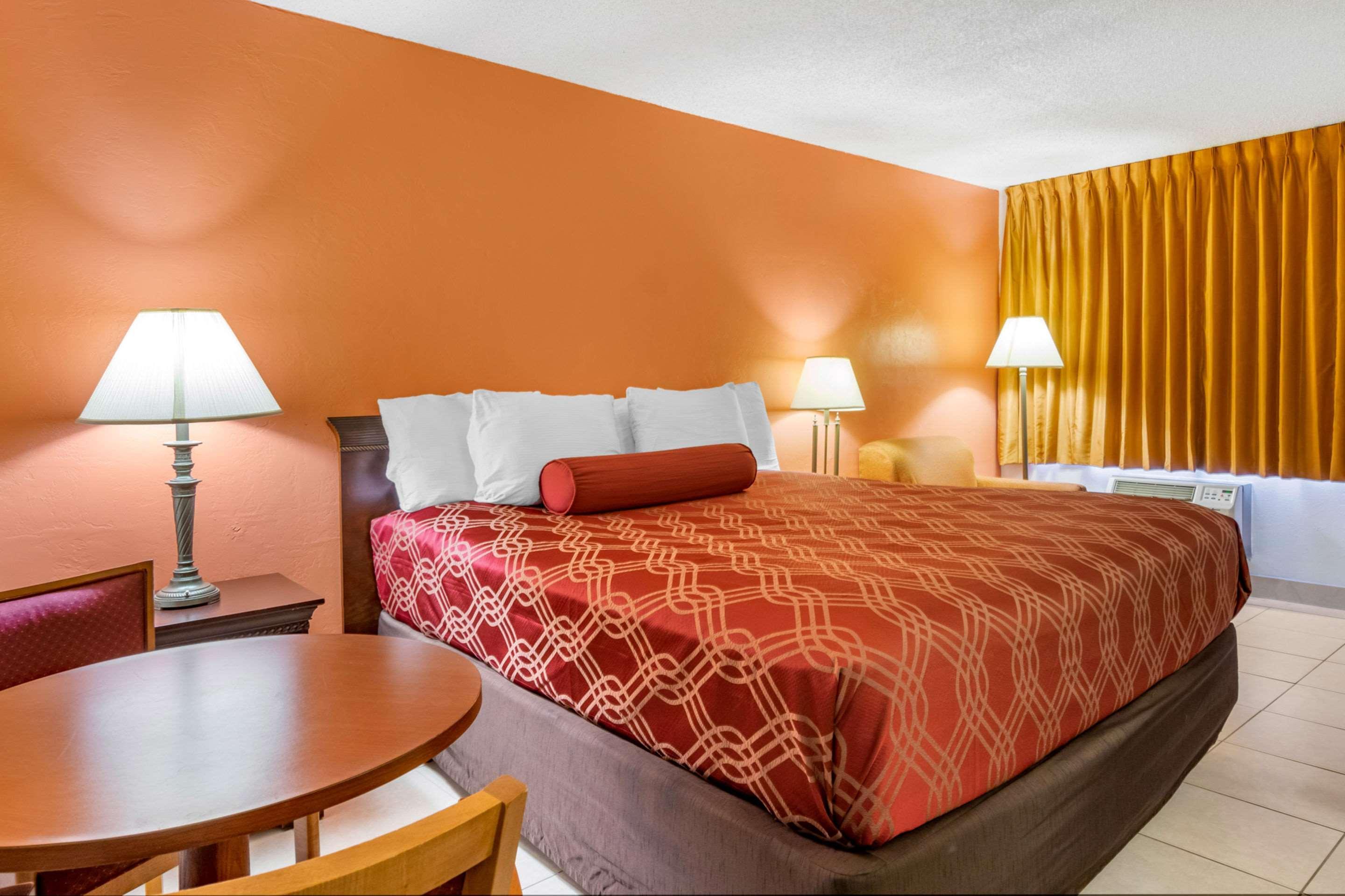 Econo Lodge North North Fort Myers Bagian luar foto